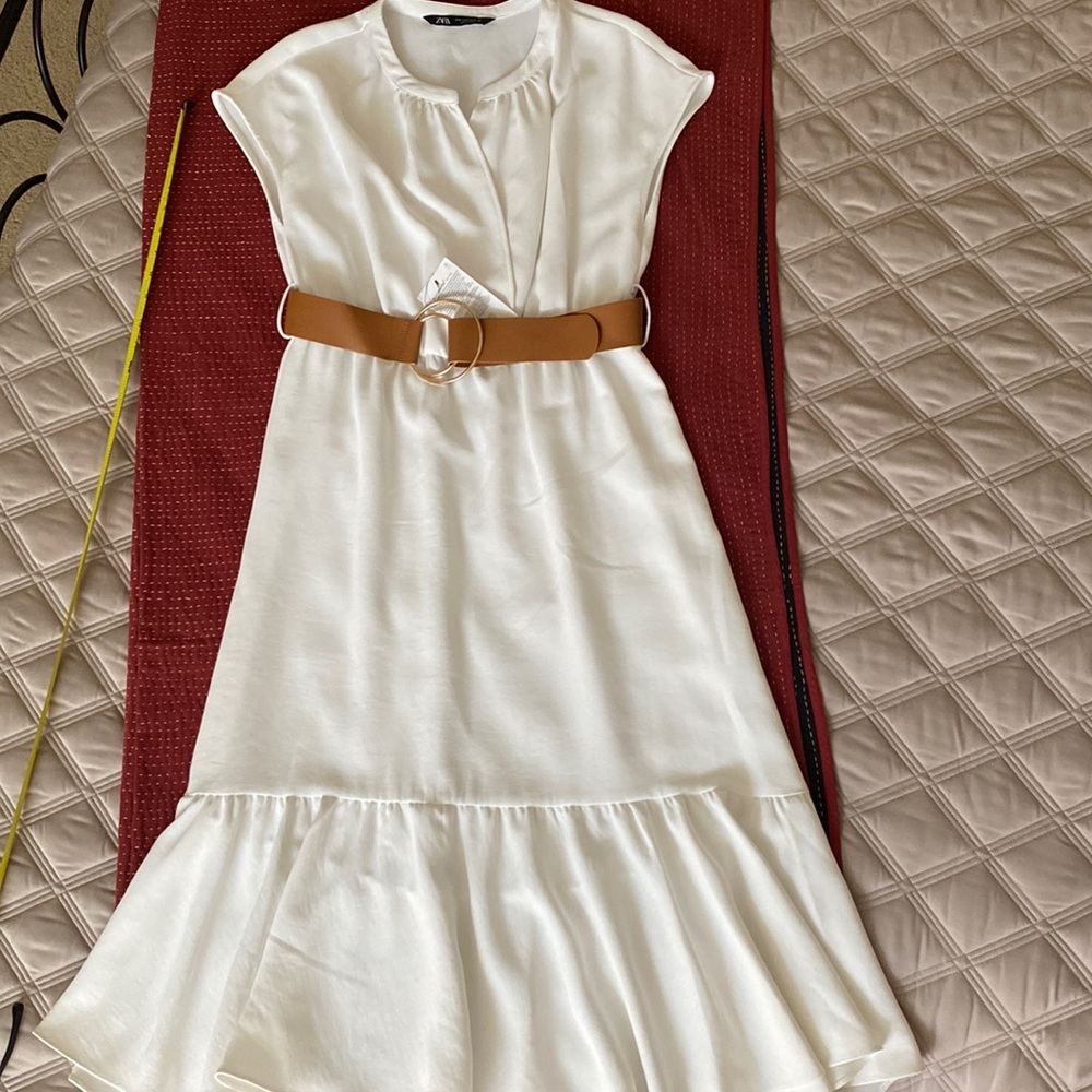 Zara dress w belt. Size M off white.